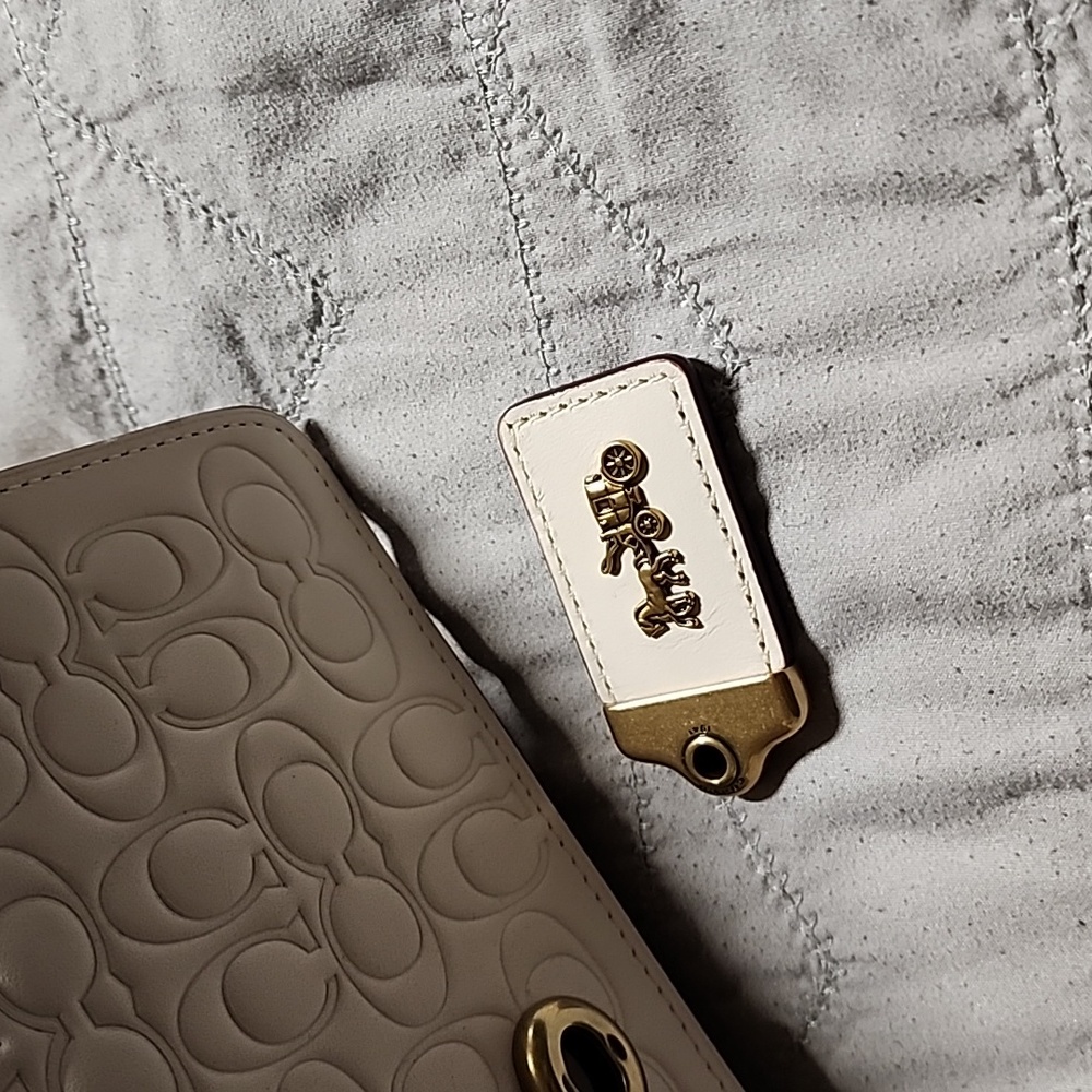 Dinky Coach Handbag In Chalk White - Picture 5 of 9